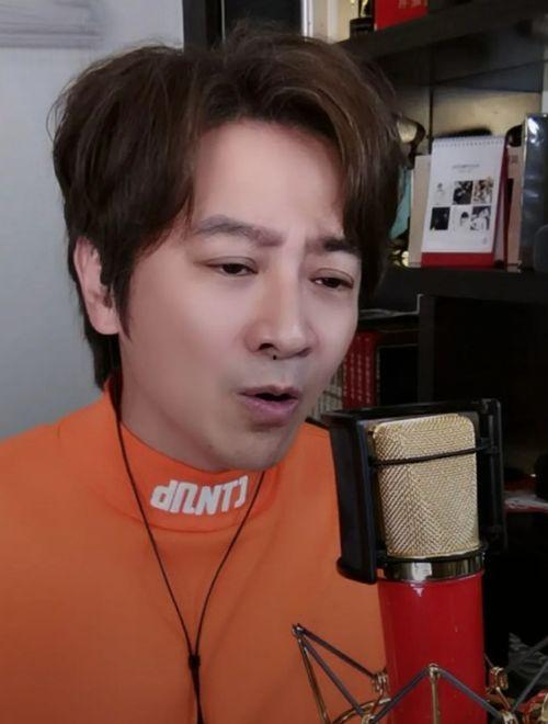 唱歌男网红吃瓜的是谁,揭秘“唱歌男网红”背后的真相  第3张